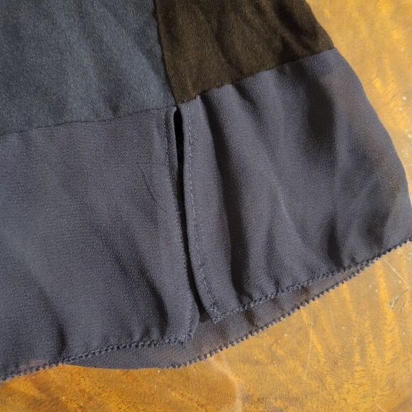 5/$25 French Connection for Le Tote Sleeveless V-Neck Blouse Sheer Hem NWOT - Picture 5 of 7